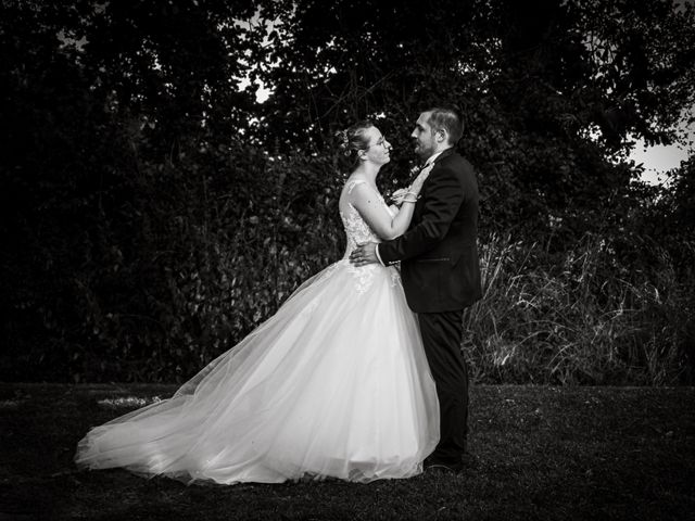 Le mariage de Adrien et Carine à Clussais-la-Pommeraie, Deux-Sèvres 17