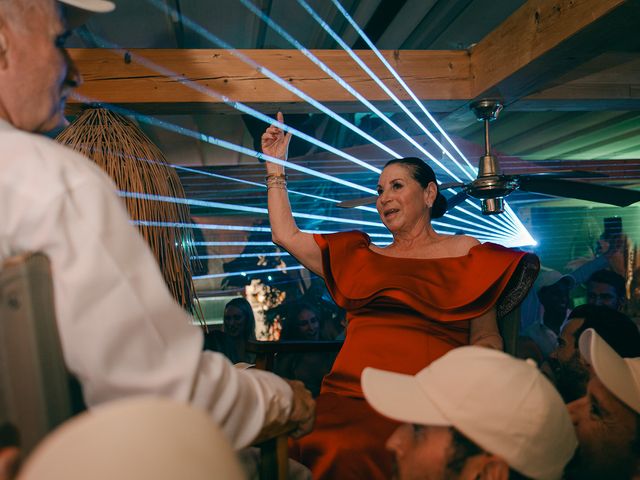 Le mariage de Jonathan et Maddy à Saint-Tropez, Var 24