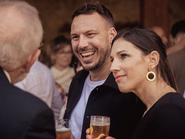 Le mariage de François et Sophie à Châteaudouble, Drôme 37