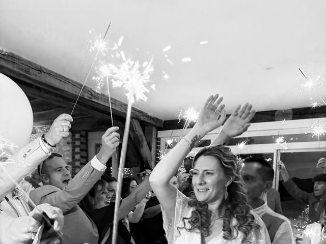 Le mariage de Sandre  et Maeva et Paolo  à Champvallon, Yonne 15