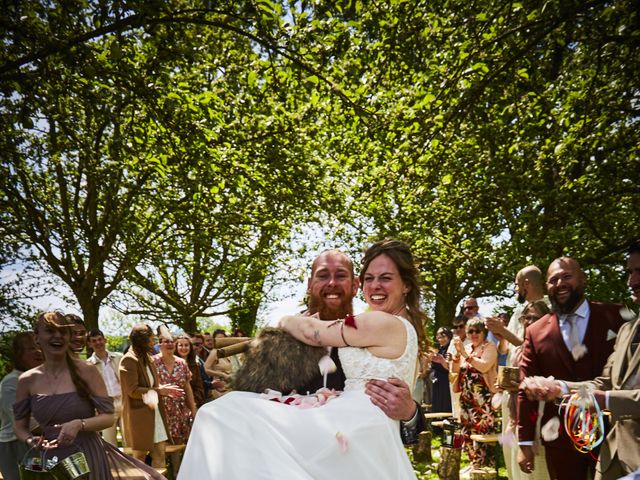 Le mariage de Goeric et Laura à Rânes, Orne 30