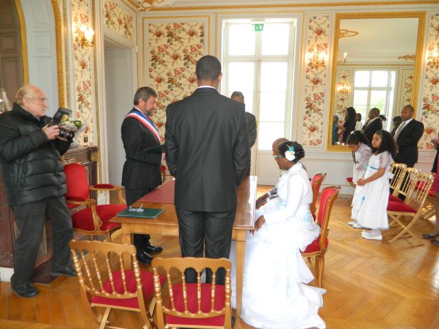 Le mariage de Missou et Charles à Savigny-le-Temple, Seine-et-Marne 5