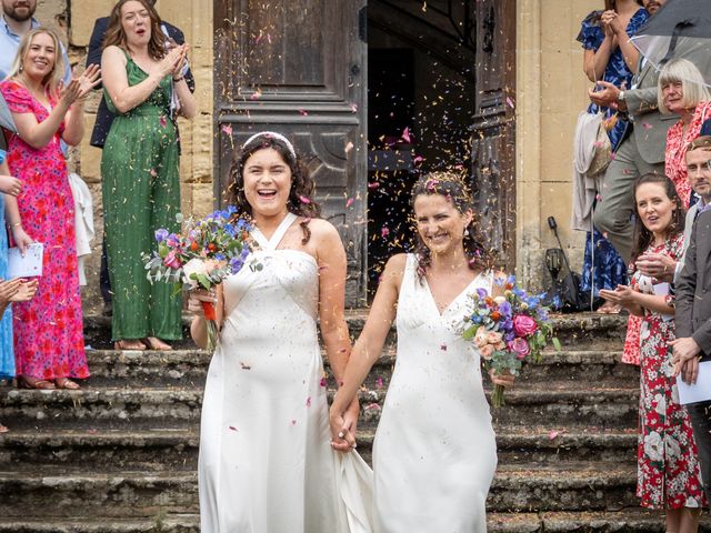 Le mariage de Anna et Pauline à Cours-de-Pile, Dordogne 13