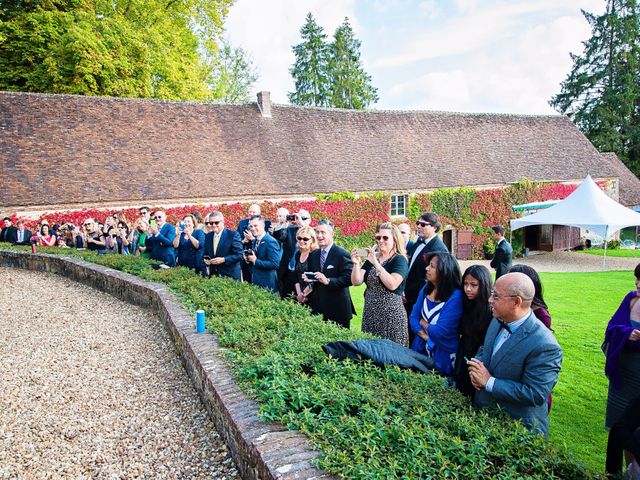 Le mariage de Mike et Emilie à Mortagne-au-Perche, Orne 13