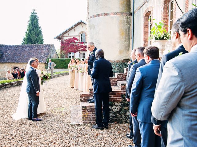 Le mariage de Mike et Emilie à Mortagne-au-Perche, Orne 19