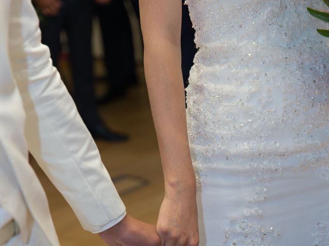 Le mariage de Cédric et Angélique à Saint-Pierre-du-Vauvray, Eure 14