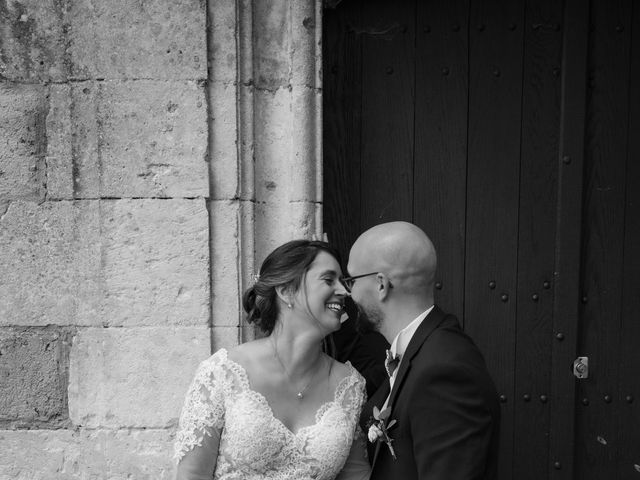 Le mariage de Mike et Sarah à Chalagnac, Dordogne 4