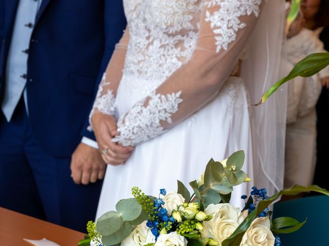 Le mariage de Mike et Sarah à Chalagnac, Dordogne 16