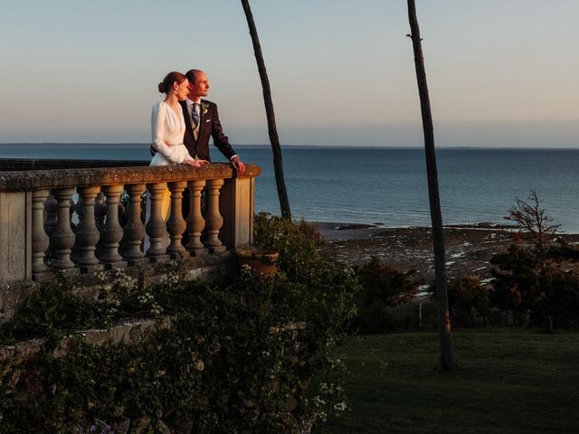 Le mariage de Charles et Mara à Granville, Manche 24