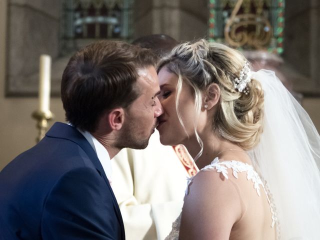 Le mariage de Julien et Mélanie à Ranchot, Jura 1