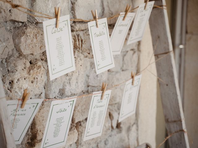 Le mariage de Adrien et Caroline à Grignan, Drôme 32