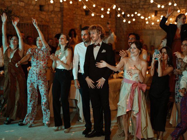 Le mariage de Adrien et Caroline à Grignan, Drôme 66