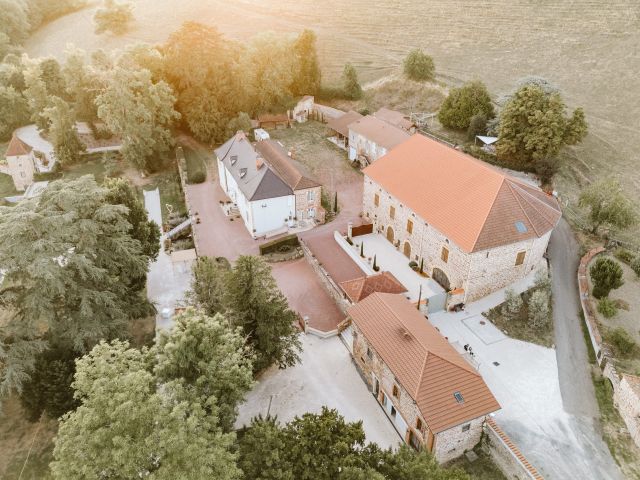 Le mariage de Clément et Elsa à Bourg-de-Thizy, Rhône 3