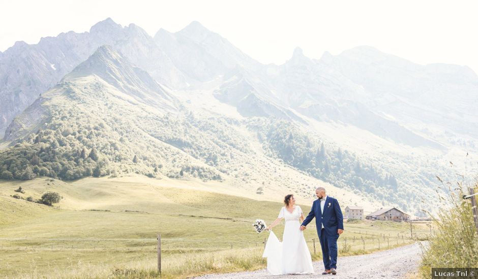 Le mariage de Fabien et Chloé à Saint-André-de-Boëge, Haute-Savoie