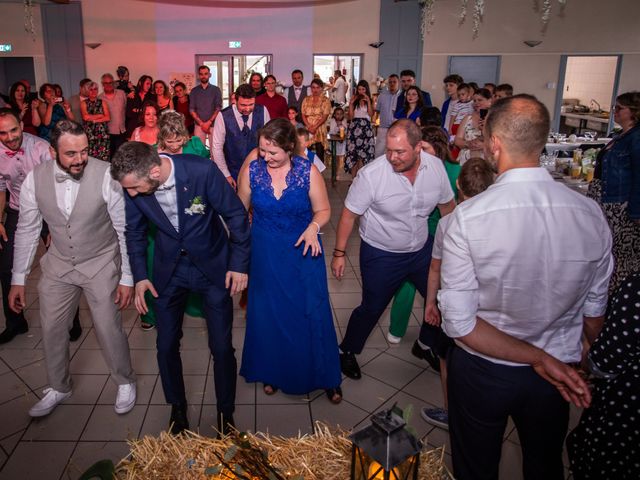 Le mariage de Fabien et Aurore à Salans, Jura 20