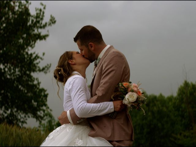 Le mariage de Loïc et Tiffany à Champdieu, Loire 11