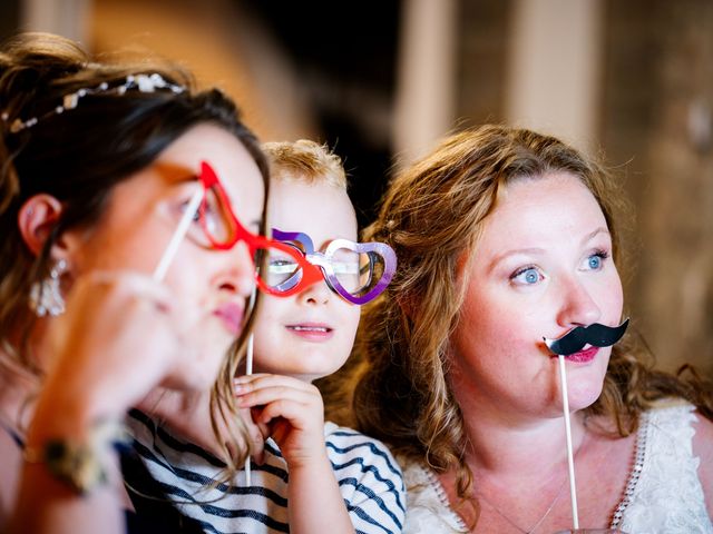 Le mariage de Jeremy et Coralie à Tréflévenez, Finistère 43