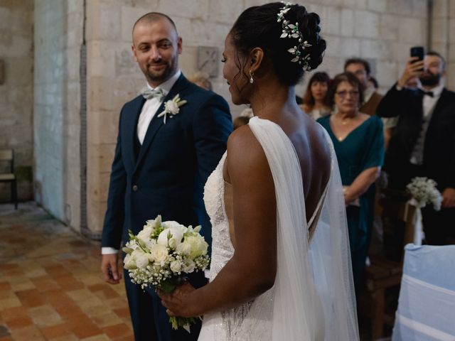 Le mariage de Bertrand et Victorine à Saint-Yrieix-sur-Charente, Charente 15