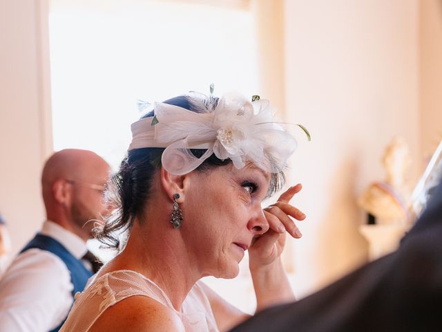Le mariage de Rémi et Laure à Chanat-la-Mouteyre, Puy-de-Dôme 27