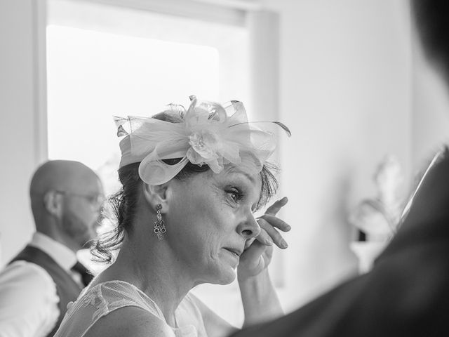 Le mariage de Rémi et Laure à Chanat-la-Mouteyre, Puy-de-Dôme 4