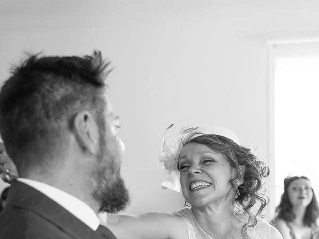Le mariage de Rémi et Laure à Chanat-la-Mouteyre, Puy-de-Dôme 42