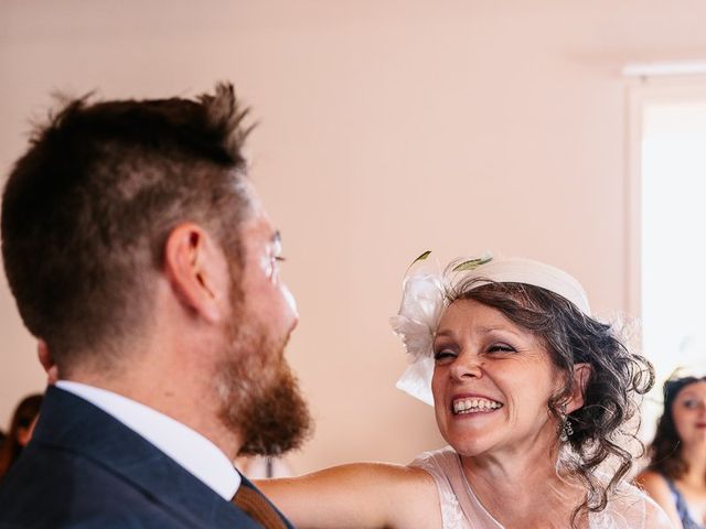 Le mariage de Rémi et Laure à Chanat-la-Mouteyre, Puy-de-Dôme 43