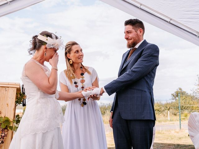 Le mariage de Rémi et Laure à Chanat-la-Mouteyre, Puy-de-Dôme 82