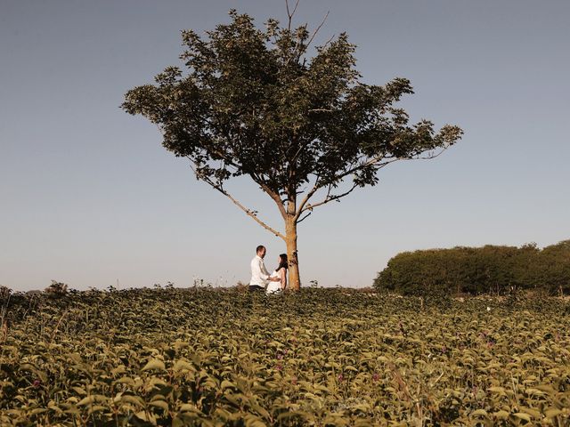 Le mariage de Johann  et Laure  à Saint-Pierre-sur-Dives, Calvados 2