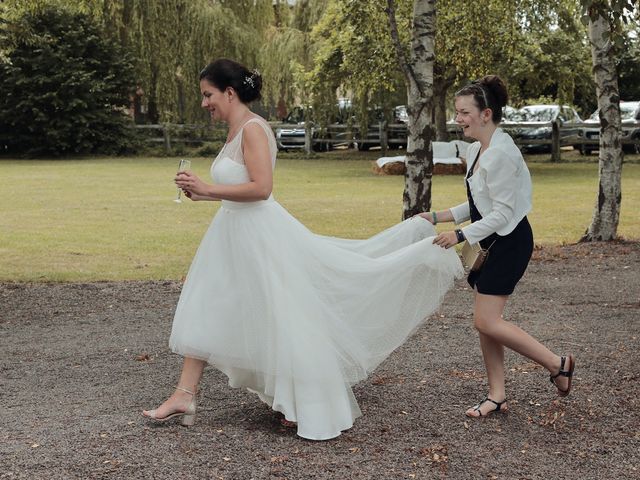 Le mariage de Johann  et Laure  à Saint-Pierre-sur-Dives, Calvados 17