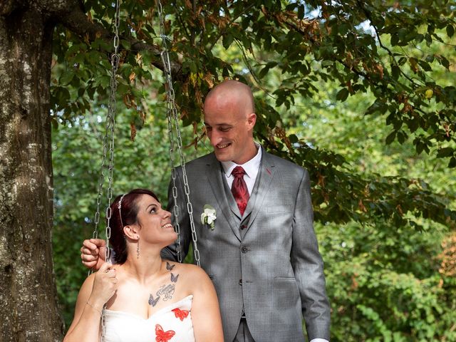 Le mariage de Cyril et Patricia à La Bâtie-Montgascon, Isère 3