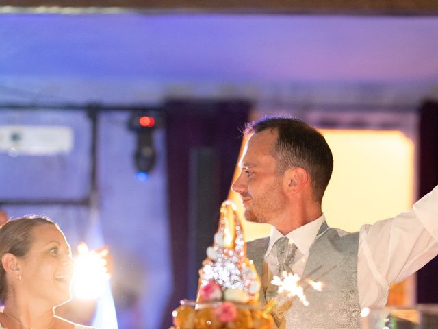 Le mariage de Alex et Elena à Ambarès-et-Lagrave, Gironde 33