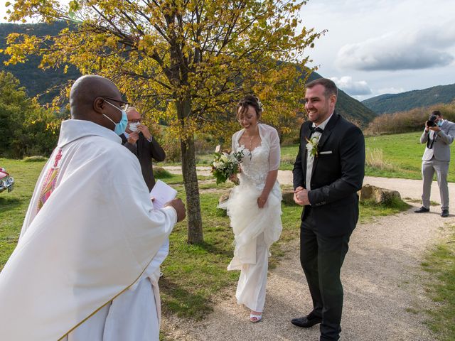 Le mariage de Guillaume et Bénédicte à Le Poët-Célard, Drôme 20