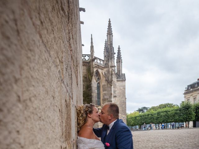 Le mariage de Karen et Jonathan à La Chapelle-d&apos;Angillon, Cher 4