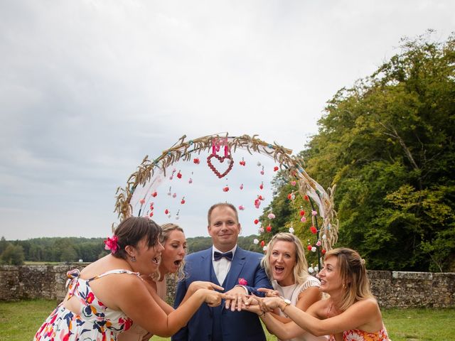 Le mariage de Karen et Jonathan à La Chapelle-d&apos;Angillon, Cher 1