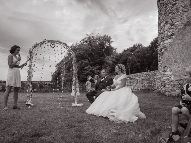 Le mariage de Karen et Jonathan à La Chapelle-d&apos;Angillon, Cher 10