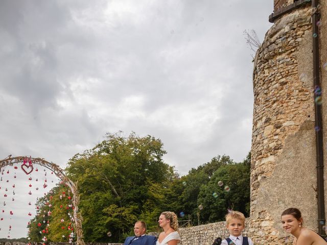 Le mariage de Karen et Jonathan à La Chapelle-d&apos;Angillon, Cher 11