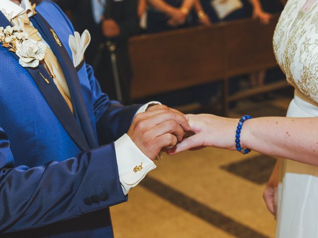Le mariage de Emmanuel et Astrid à Marols, Loire 7