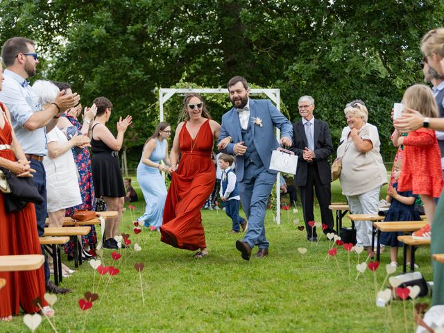 Le mariage de Arnaud et Anne Sophie à Ouffières, Calvados 4