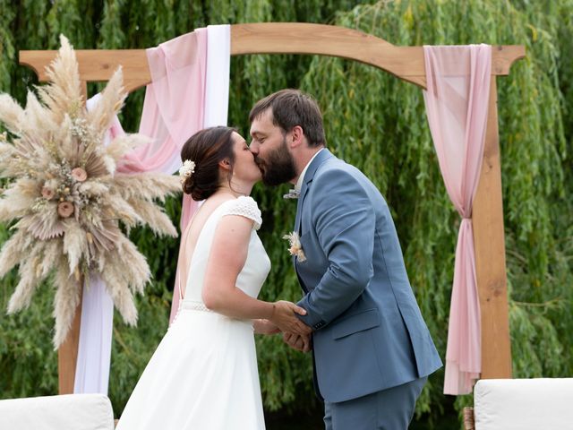 Le mariage de Arnaud et Anne Sophie à Ouffières, Calvados 5