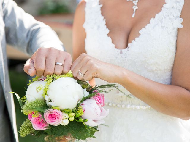 Le mariage de Julien et Laura à Saint-Astier, Dordogne 16