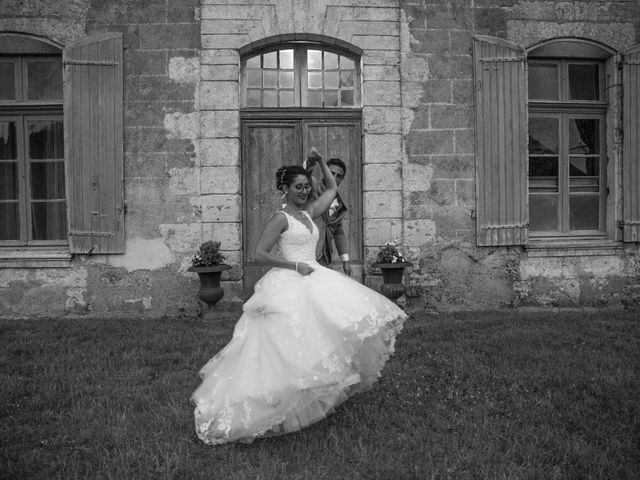 Le mariage de Julien et Laura à Saint-Astier, Dordogne 24