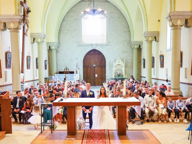 Le mariage de Mael et Adeline à Vignieu, Isère 11