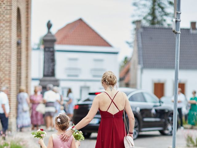 Le mariage de Adrien et Pauline à Hem, Nord 30