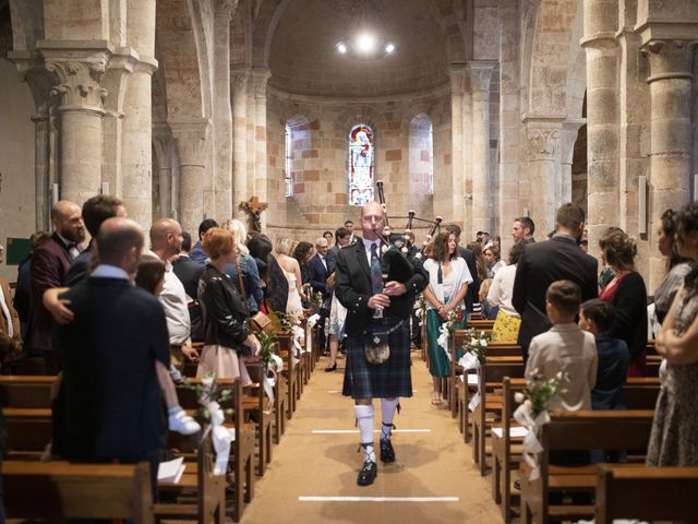 Le mariage de David et Maeva  à Vallon-en-Sully, Allier 33