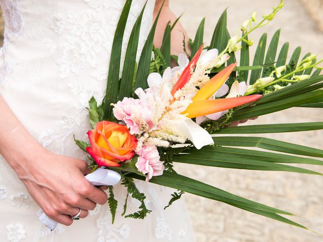 Le mariage de Clément et Anaïs à Fougeré, Vendée 43