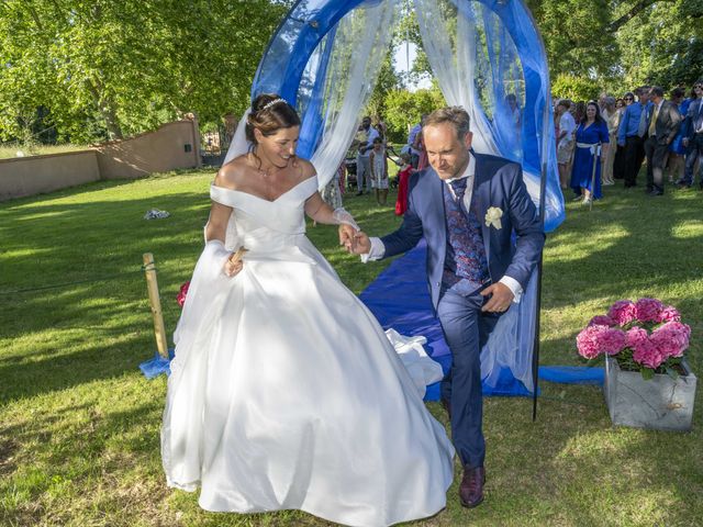 Le mariage de Arnaud et Mélanie  à L'Isle-Jourdain, Gers 16