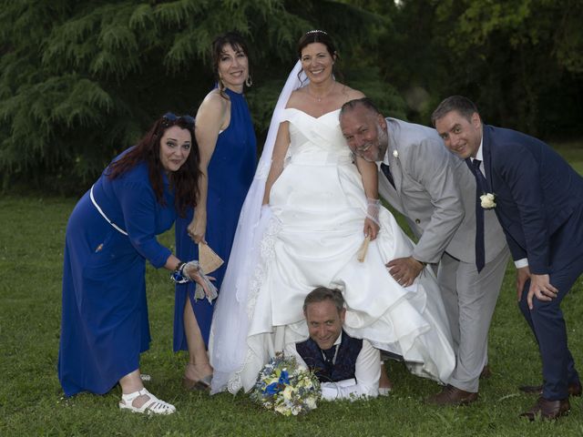 Le mariage de Arnaud et Mélanie  à L'Isle-Jourdain, Gers 22