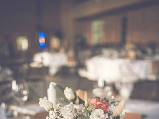 Le mariage de Romain et Claire à Le Bois-d&apos;Oingt, Rhône 23