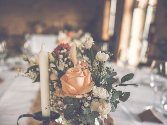 Le mariage de Romain et Claire à Le Bois-d&apos;Oingt, Rhône 25