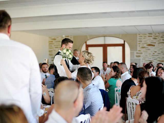 Le mariage de Benjamin et Diana à Sainte Anne d&apos;Auray, Morbihan 30